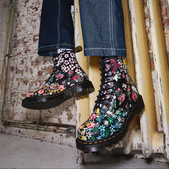 SOLD OUT Dr Martens 1460 Pascal Floral Mash Up Lace Up Black Combat Boots Sz 9 - Picture 4 of 13